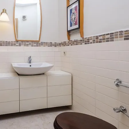 דירה Apartment *